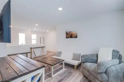 7712 Lush Oasis Avenue Living Room