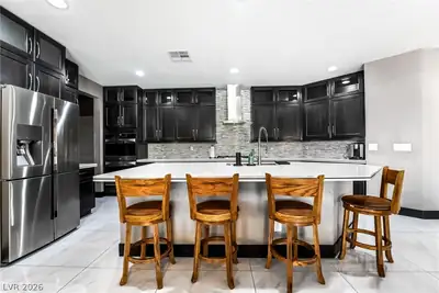 350 Azar Swan Avenue Kitchen