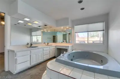 409 Estella Avenue Primary Bathroom