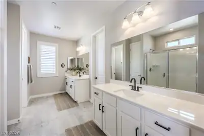 10632 Adeno Avenue Primary Bathroom