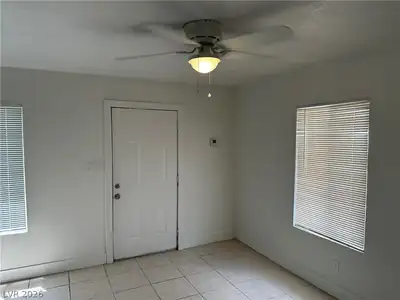 2520 Salt Lake Street 2522 Entry