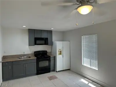 2520 Salt Lake Street 2522 Kitchen
