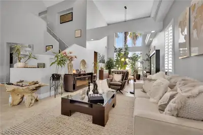 7675 Gilespie Street Living Room