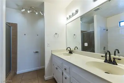 817 Spyglass Lane Primary Bathroom