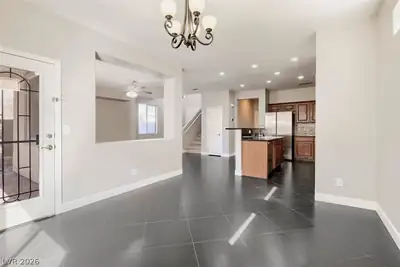 9015 Toast Avenue Dining Area