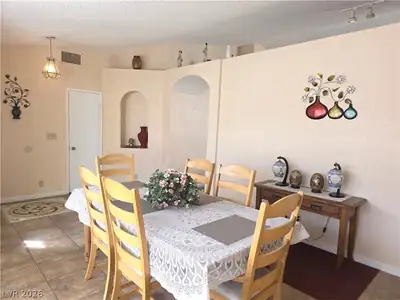 9408 Shellfish Court Dining Area