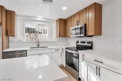 1813 Bracken Avenue Kitchen