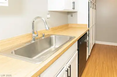 750 South Royal Crest Circle 342 Kitchen