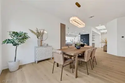 1900 Glenview Drive Dining Area