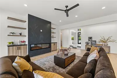 1900 Glenview Drive Living Room
