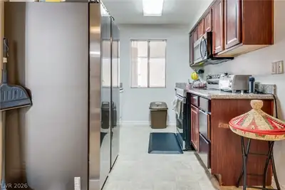 5061 River Glen Drive 88 Kitchen