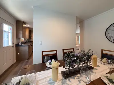 464 Box Canyon Road Dining Area
