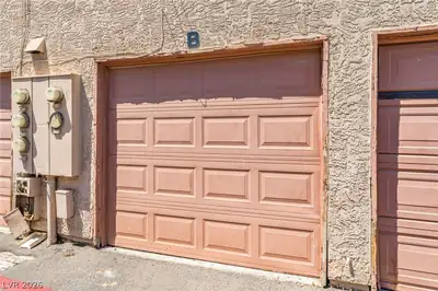579 Roxella Lane B Garage