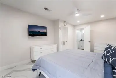 2200 South Fort Apache Road 1038 Bedroom