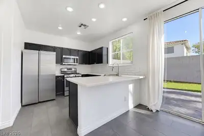1079 Country Skies Avenue Kitchen