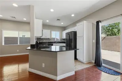 5158 Gilleran Avenue Kitchen