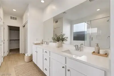 6810 Gaslamp Harbor Avenue Primary Bathroom