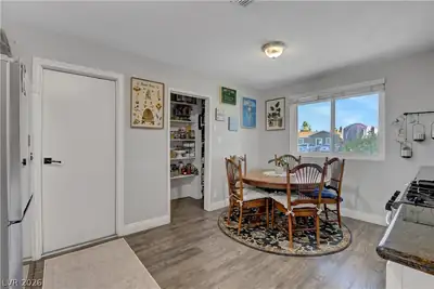 6304 Molino Street Dining Area