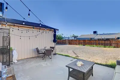 6304 Molino Street Yard