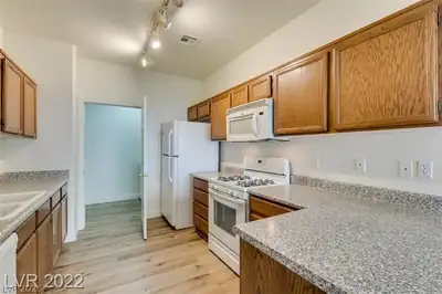 475 Lost Eagle Way Kitchen