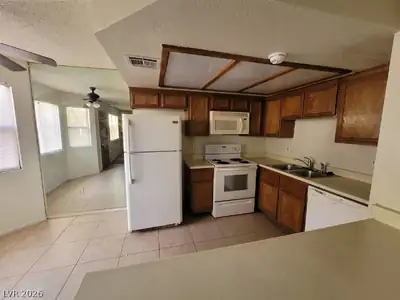 1120 Observation Drive 101 Kitchen