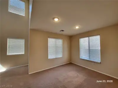 5652 Bonds Flat Street Living Room