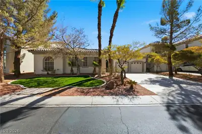 62 Cascade Lake Street Las Vegas, NV 89148