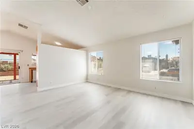 1909 Plumas Court Living Room