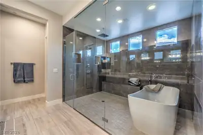 5455 Grambley Street Primary Bathroom