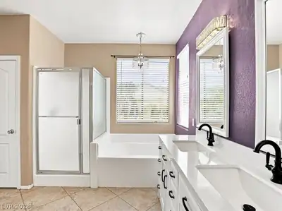 7501 Trickling Wash Drive, Las Vegas, NV 89131 Primary Bathroom