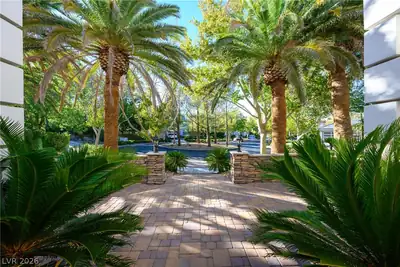 9817 Mountain Grove Court Courtyard
