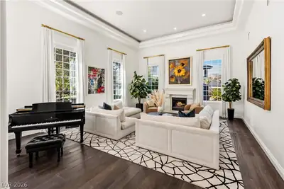 9817 Mountain Grove Court Living Room