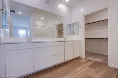 2555 Hampton Road 8201 Primary Bathroom