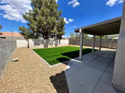 8304 Palmada Drive Yard