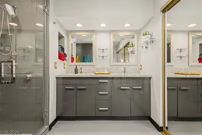 3022 Mirado Court Primary Bathroom