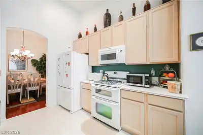 8636 Highland View Avenue Kitchen