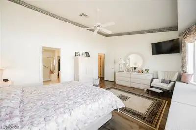 8636 Highland View Avenue Primary Bedroom