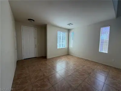 2307 Summer Home Street Entrance Foyer