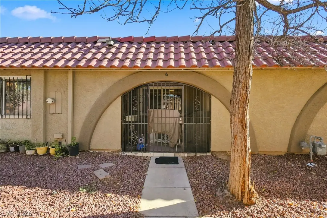 849 Hedge Way 6