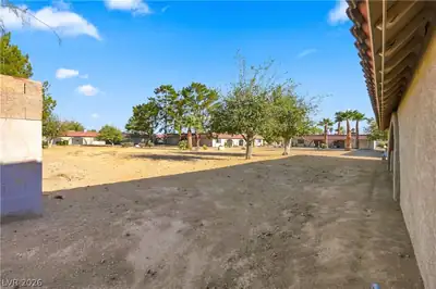 849 Hedge Way 6 Yard