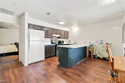 849 Hedge Way 6 Kitchen