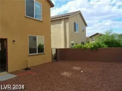 10964 Dunoon Street Yard