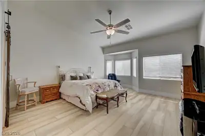 2201 Double Tree Avenue Bedroom