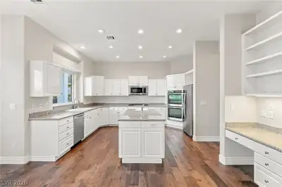 8901 Robinson Ridge Drive Kitchen