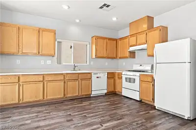 8347 Brilliant Ruby Court Kitchen