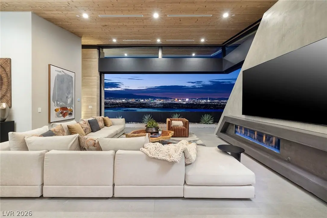 705 Dragon Peak Drive