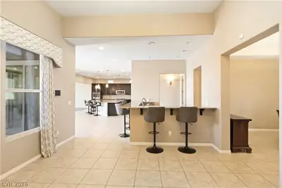 6930 Summer Sky Street Dining Area
