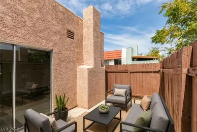 3638 Villa Knolls East Drive Patio
