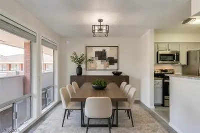 714 Oakmont Avenue 1104 Dining Area