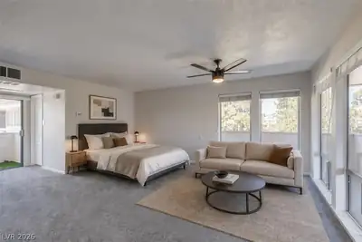 714 Oakmont Avenue 1104 Bedroom